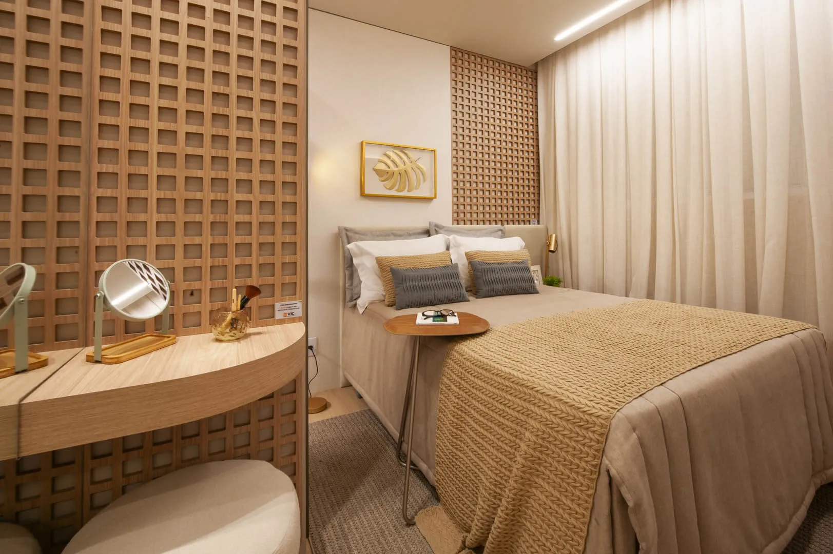 Quarto com penteadeira e closet